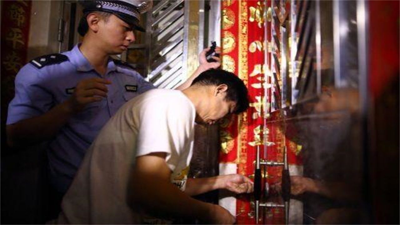 离岛请开锁师傅开了锁后，师傅